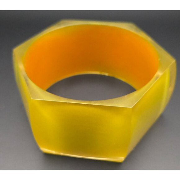Vintage Avocado Green Octagonal Lucite Wide Bangle - Picture 8 of 8